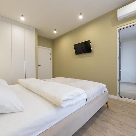 Luxury Apartment Near Metro Station Osokorky Kiev Eksteriør billede