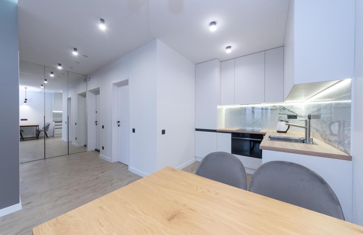 Luxury Apartment Near Metro Station Osokorky Kiev Eksteriør billede