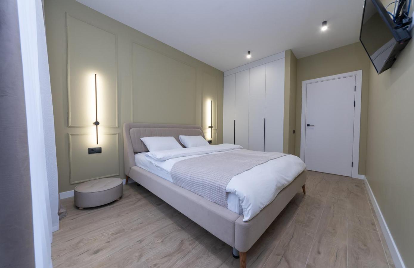 Luxury Apartment Near Metro Station Osokorky Kiev Eksteriør billede