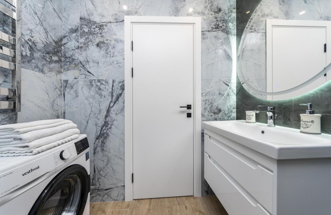 Luxury Apartment Near Metro Station Osokorky Kiev Eksteriør billede